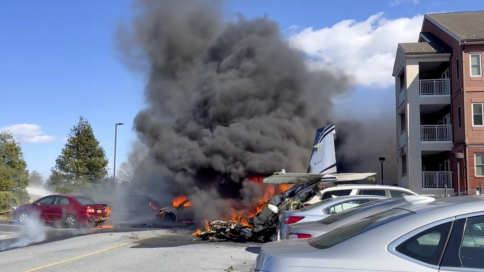 Small plane crashes with 5 aboard in Pennsylvania